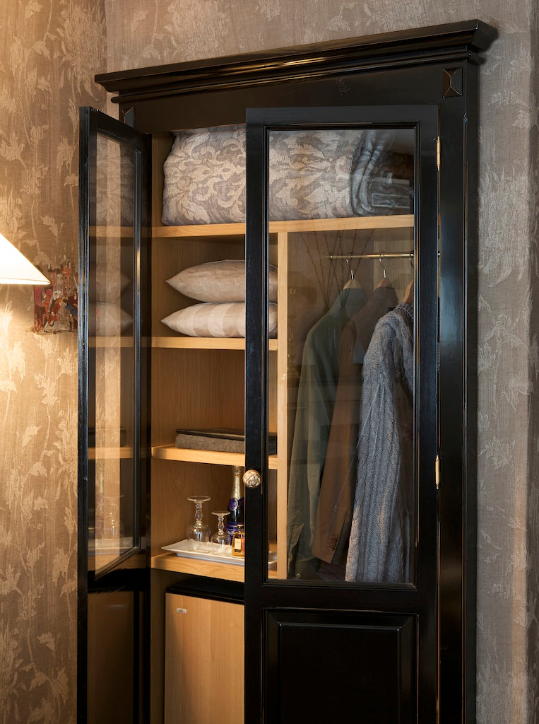 Hôtel Chateaubriand vue chambre avec un placard encastré
