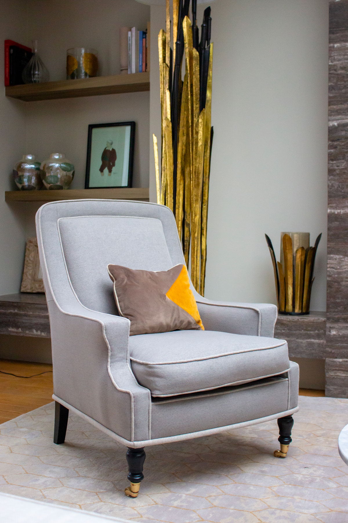 Maison Boissière by Barnes vue fauteuil et lampadaire